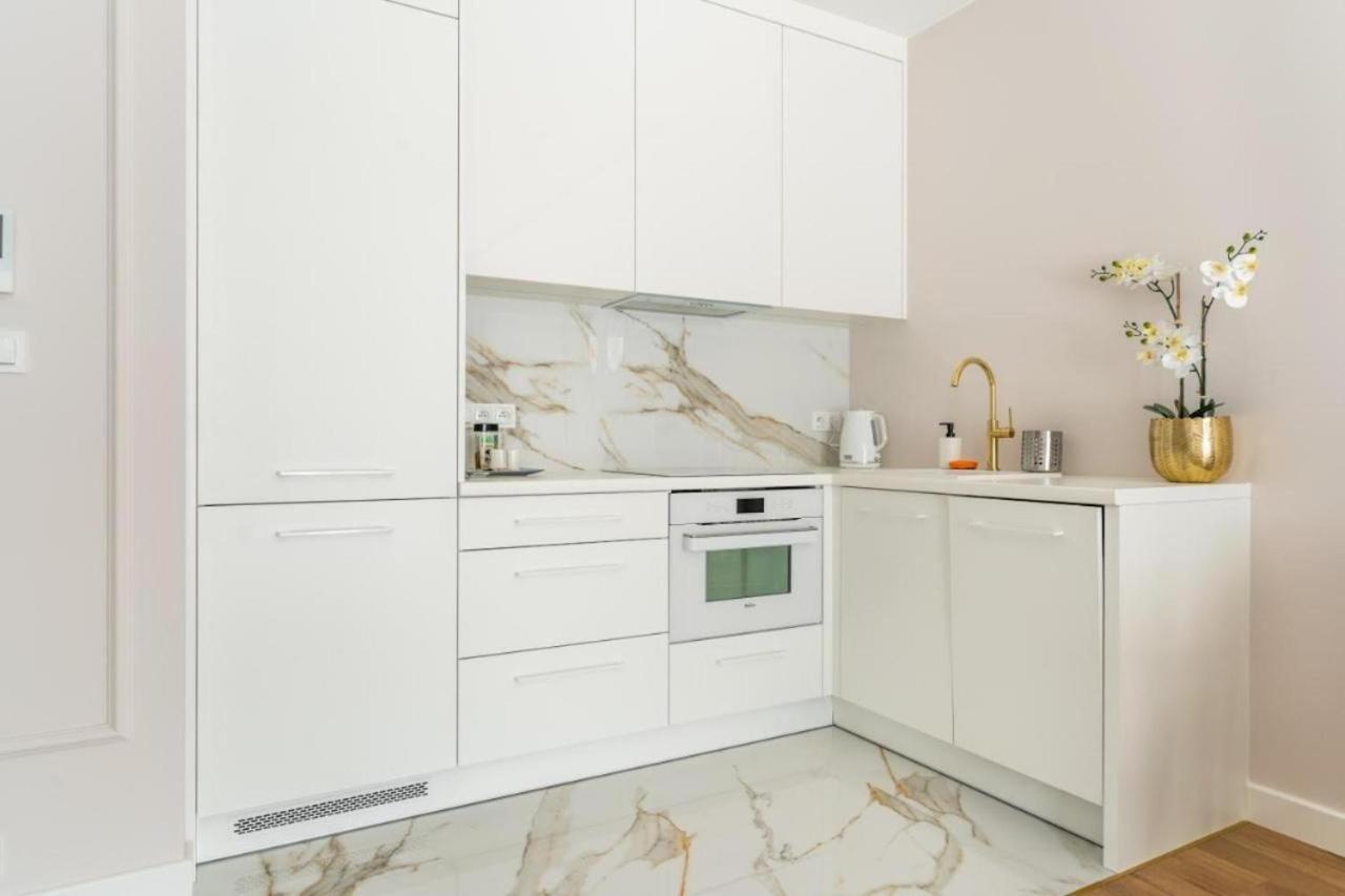 Apartament Mennica Residence - Golden Apartments - Comfortable And Stylish Varsóvia Exterior foto